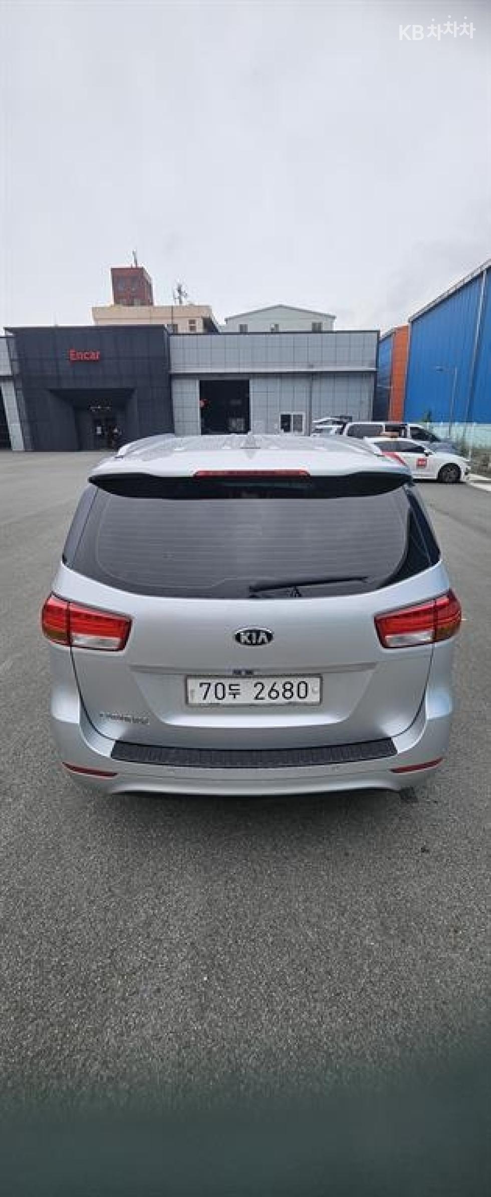 Kia Carnival — miniaturë 5