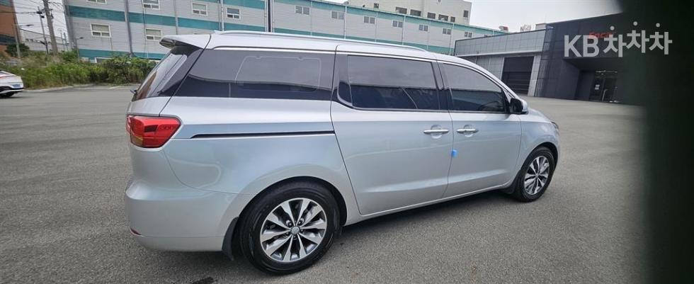 Kia Carnival — miniaturë 6