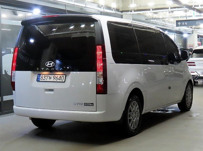 Hyundai Staria — miniaturë 4