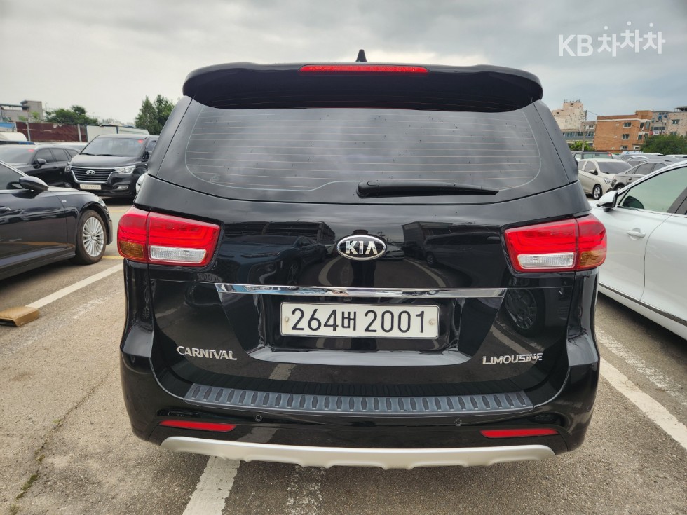 Kia Carnival — miniaturë 4