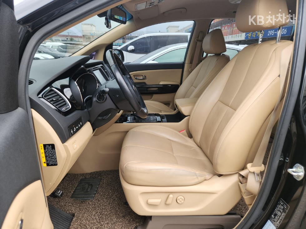 Kia Carnival — miniaturë 7
