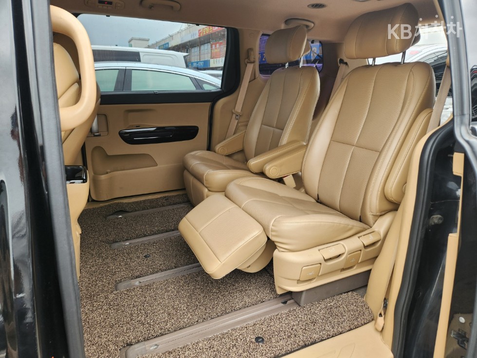 Kia Carnival — miniaturë 8