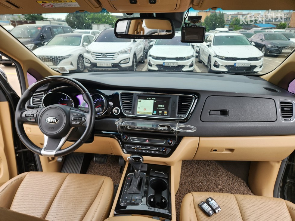 Kia Carnival — miniaturë 9