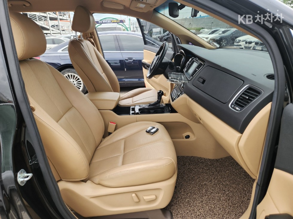 Kia Carnival — miniaturë 11