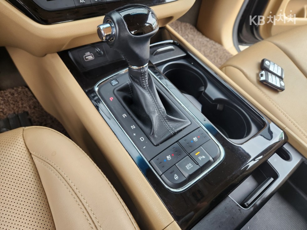 Kia Carnival — miniaturë 15