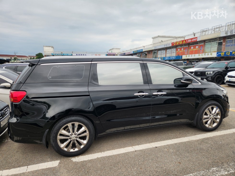 Kia Carnival — miniaturë 18