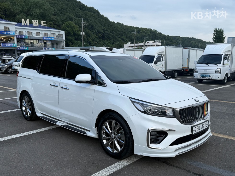 Kia Carnival — miniaturë 2