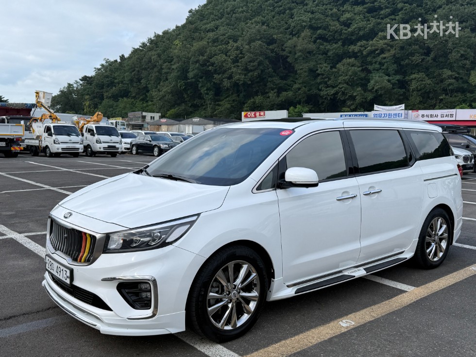 Kia Carnival — miniaturë 3