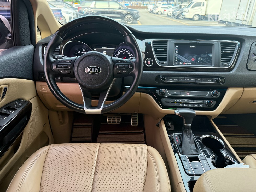 Kia Carnival — miniaturë 7