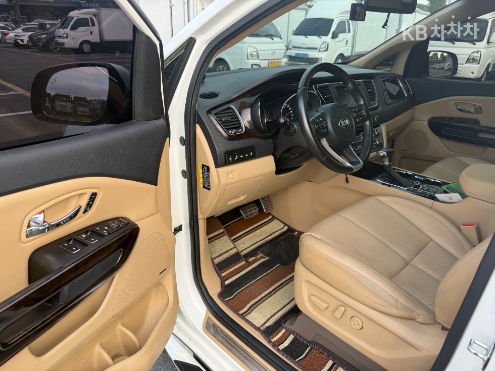 Kia Carnival — miniaturë 8