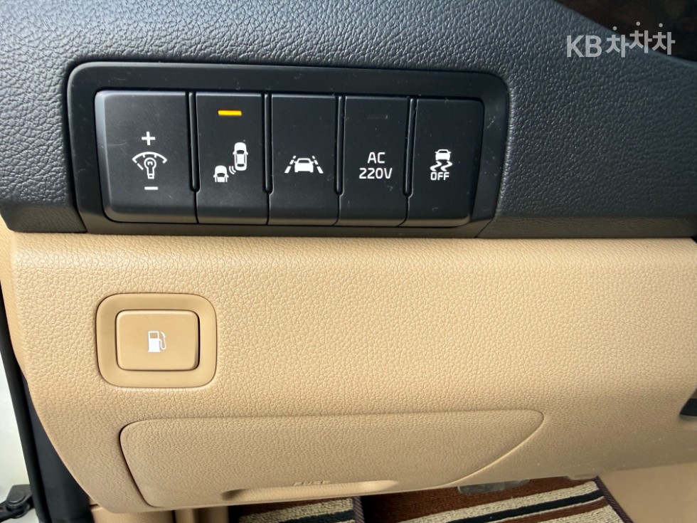Kia Carnival — miniaturë 9