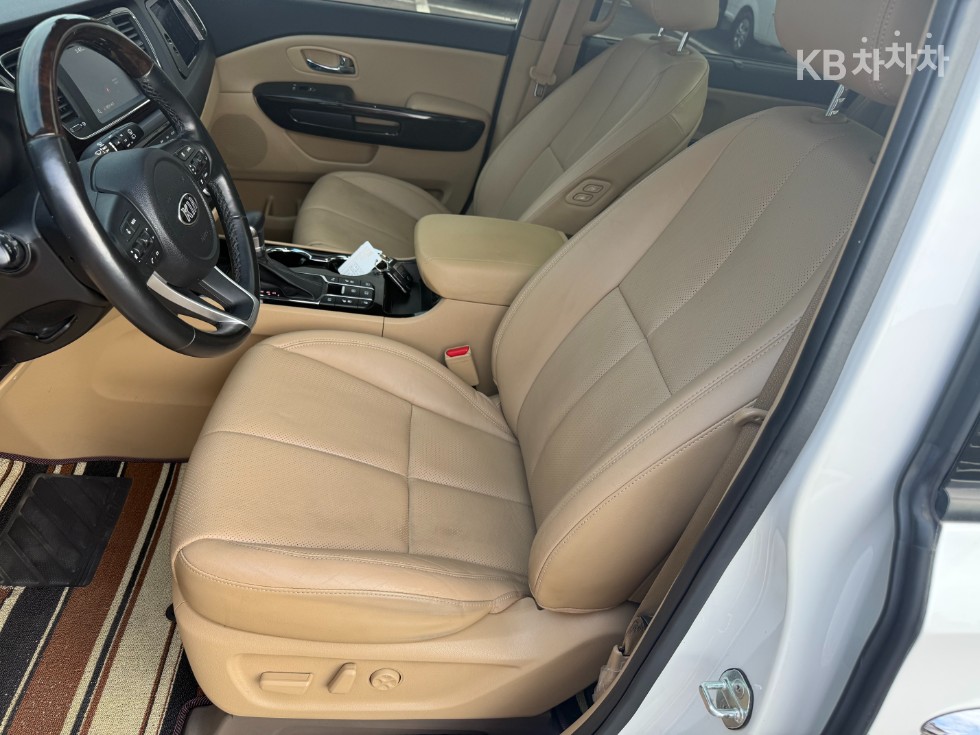 Kia Carnival — miniaturë 10
