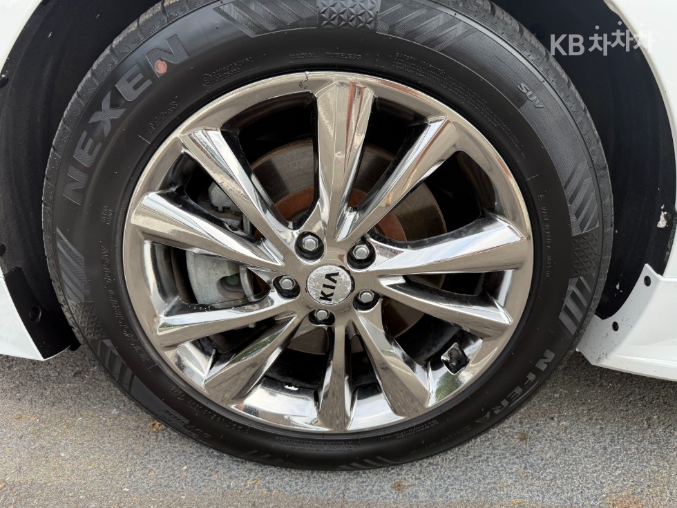 Kia Carnival — miniaturë 27