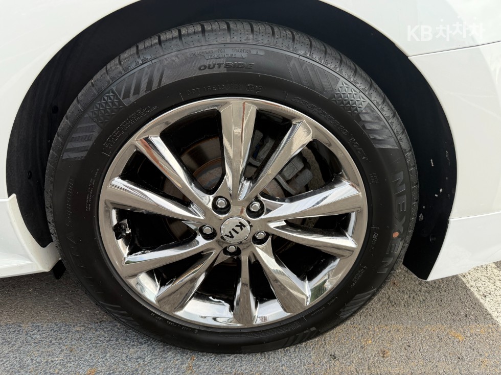 Kia Carnival — miniaturë 28