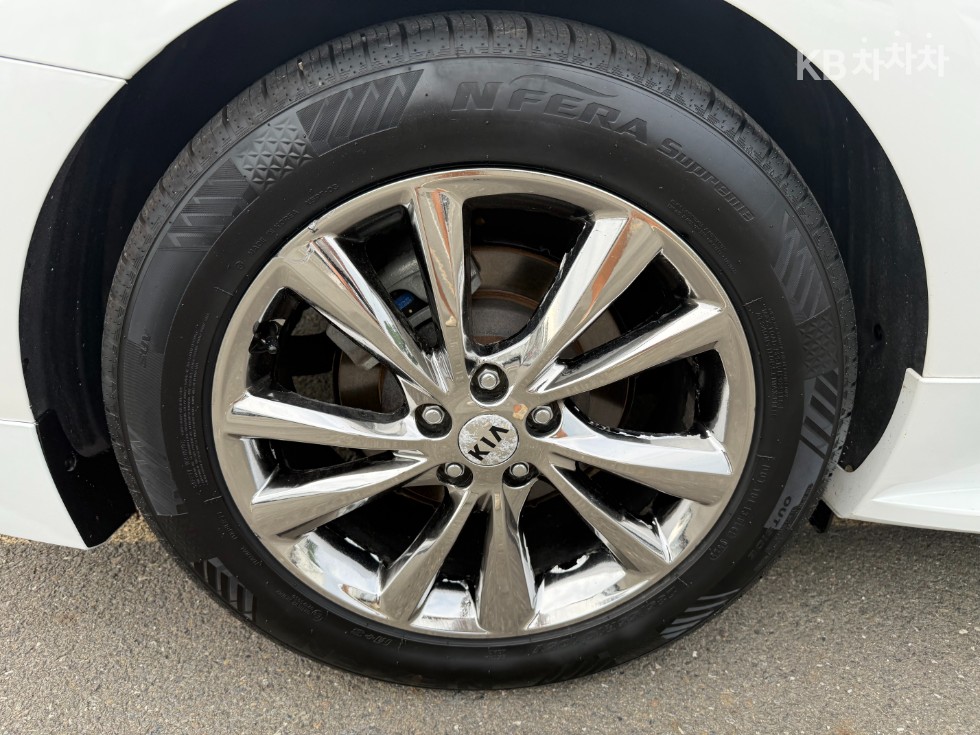 Kia Carnival — miniaturë 30