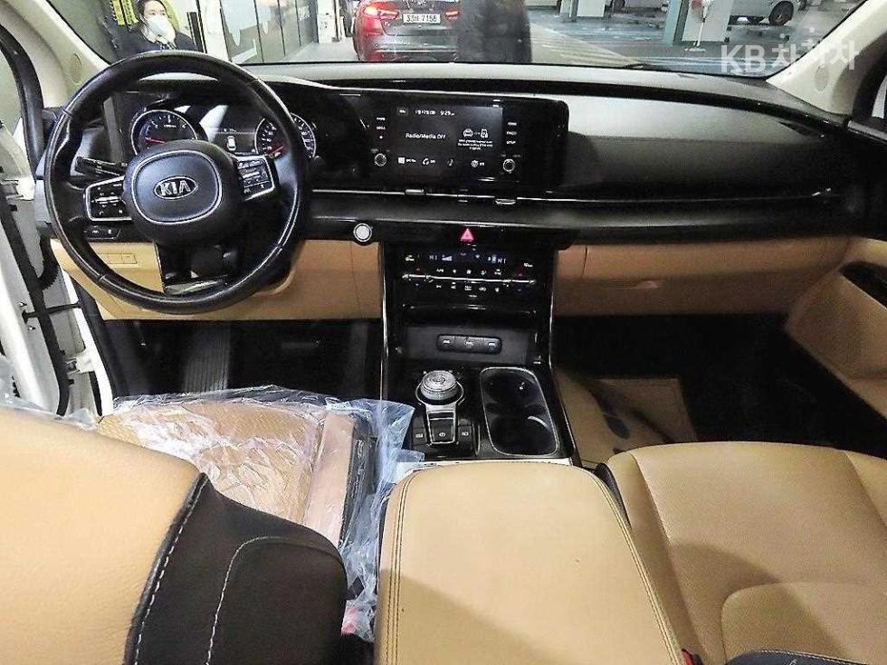 Kia Carnival — miniaturë 6