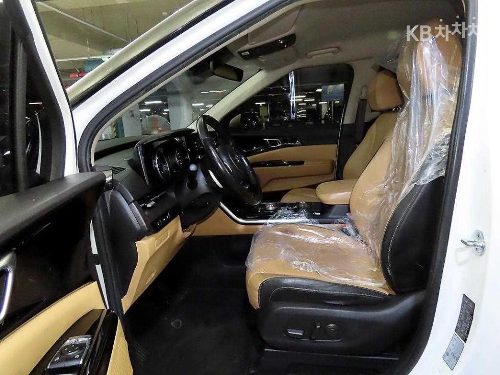 Kia Carnival — miniaturë 7