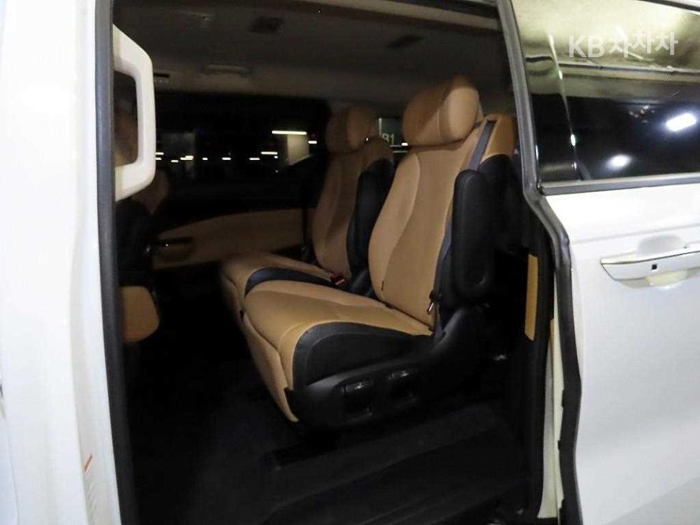Kia Carnival — miniaturë 8