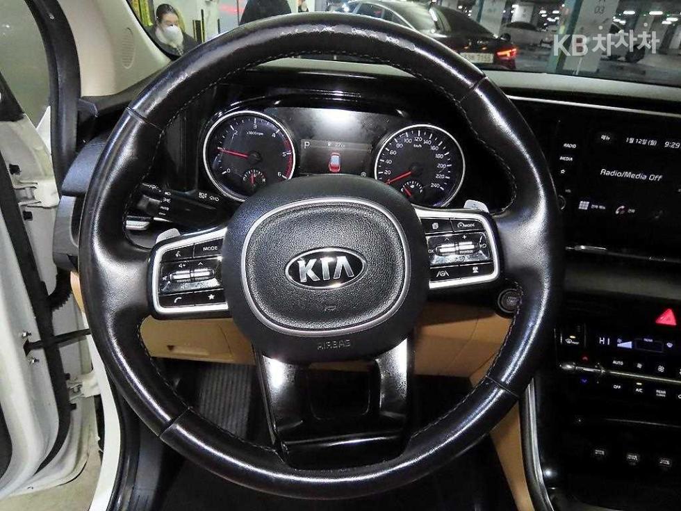 Kia Carnival — miniaturë 9