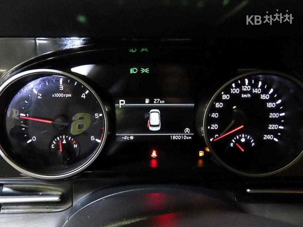 Kia Carnival — miniaturë 10