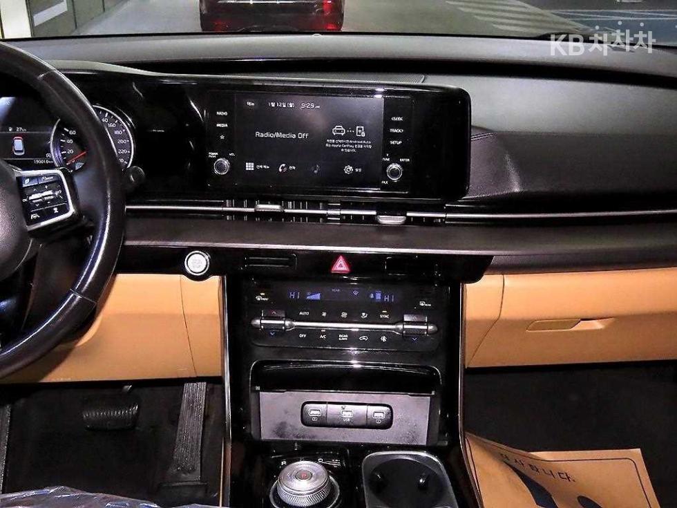 Kia Carnival — miniaturë 11