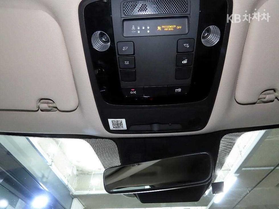Kia Carnival — miniaturë 15
