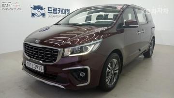 Kia Carnival 9-Seater Luxury — foto 1
