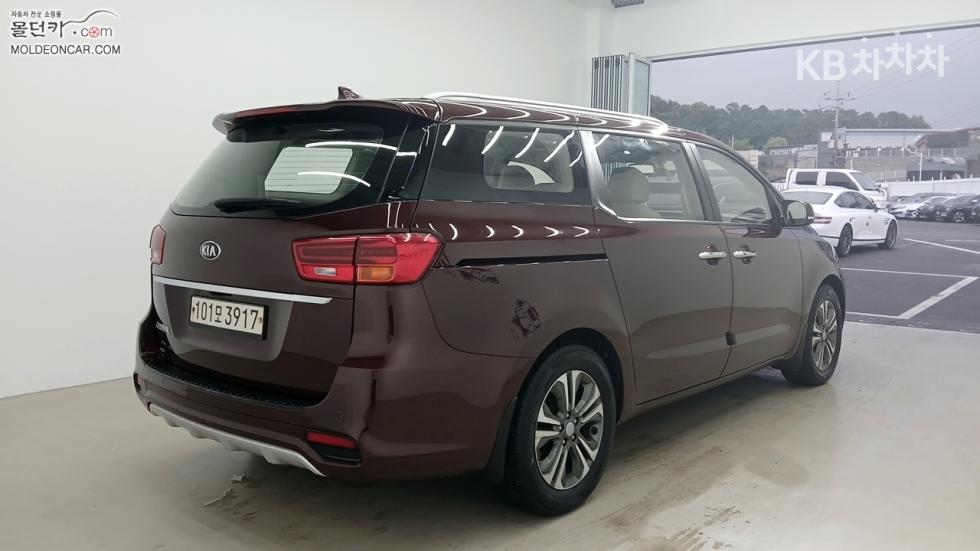 Kia Carnival — miniaturë 2