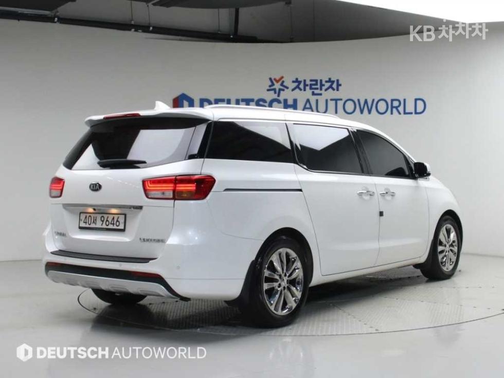 Kia Carnival — miniaturë 2