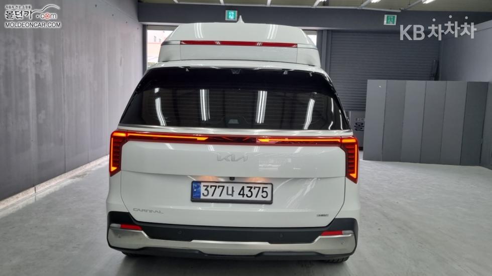 Kia Carnival — miniaturë 4