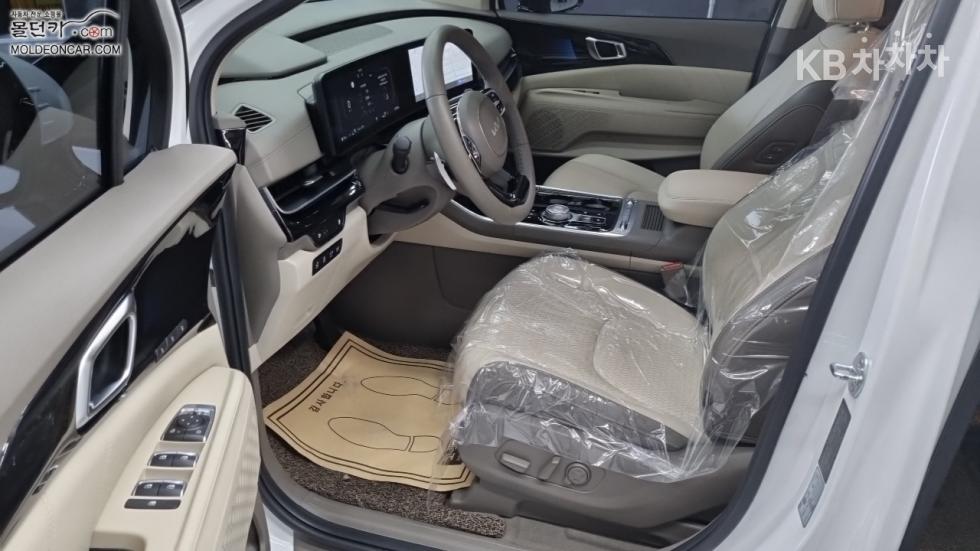 Kia Carnival — miniaturë 9