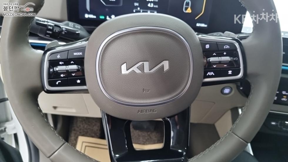 Kia Carnival — miniaturë 11