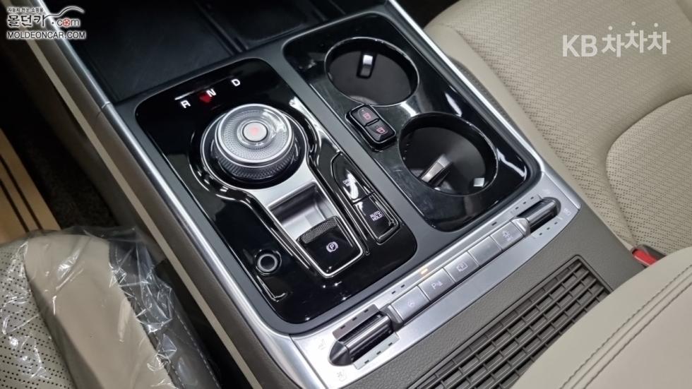 Kia Carnival — miniaturë 14