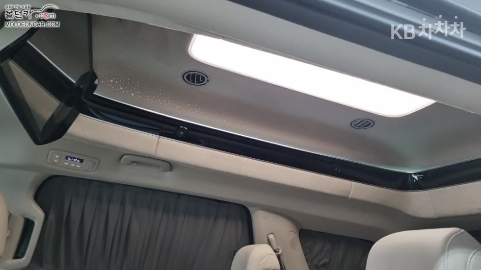 Kia Carnival — miniaturë 17
