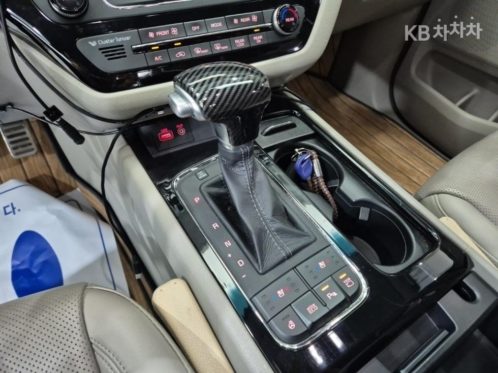 Kia Carnival — miniaturë 8