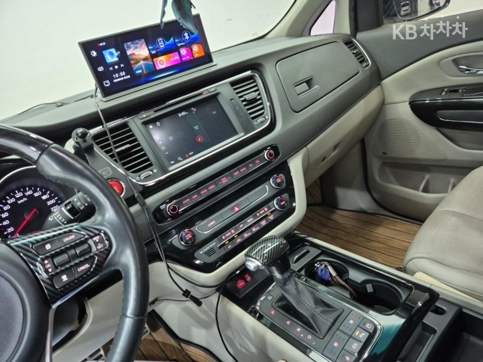 Kia Carnival — miniaturë 10