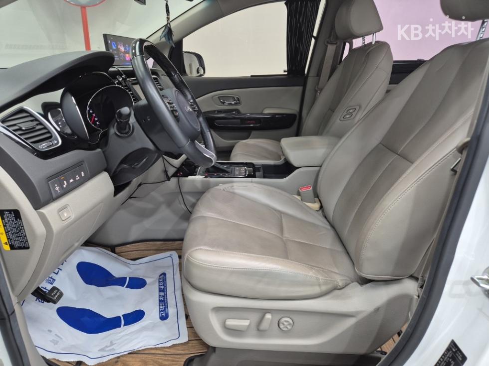 Kia Carnival — miniaturë 11