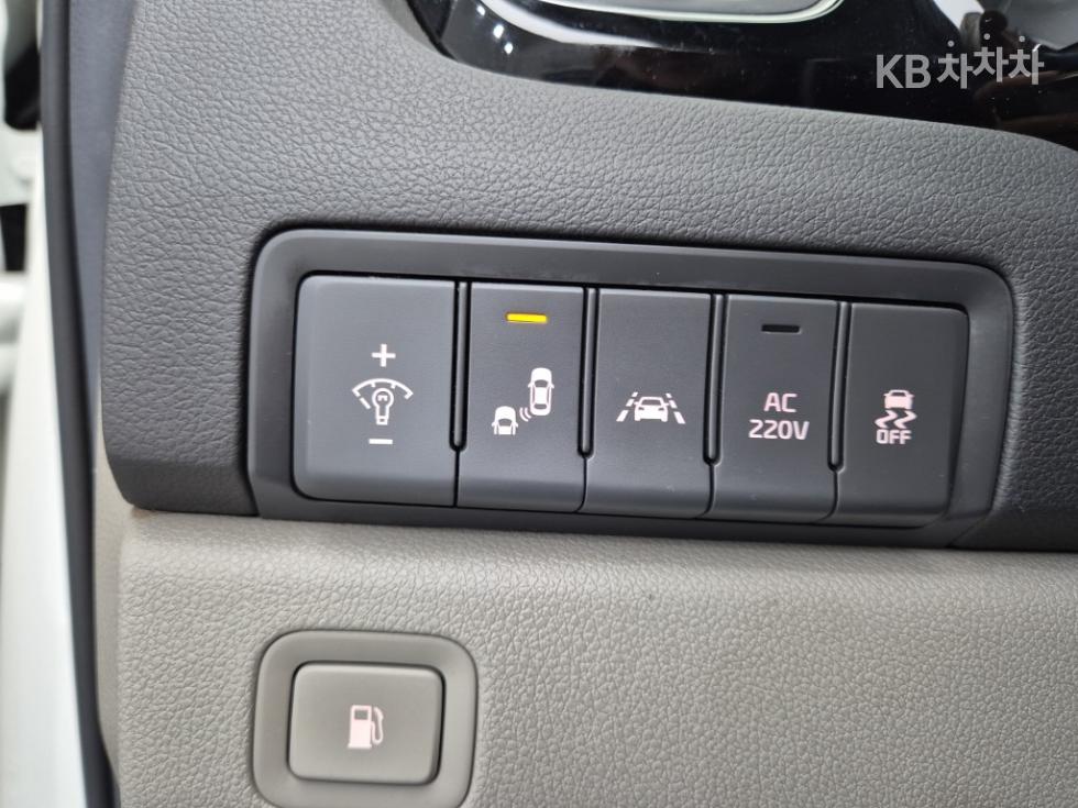 Kia Carnival — miniaturë 18