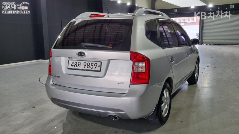 Kia Carens — miniaturë 2
