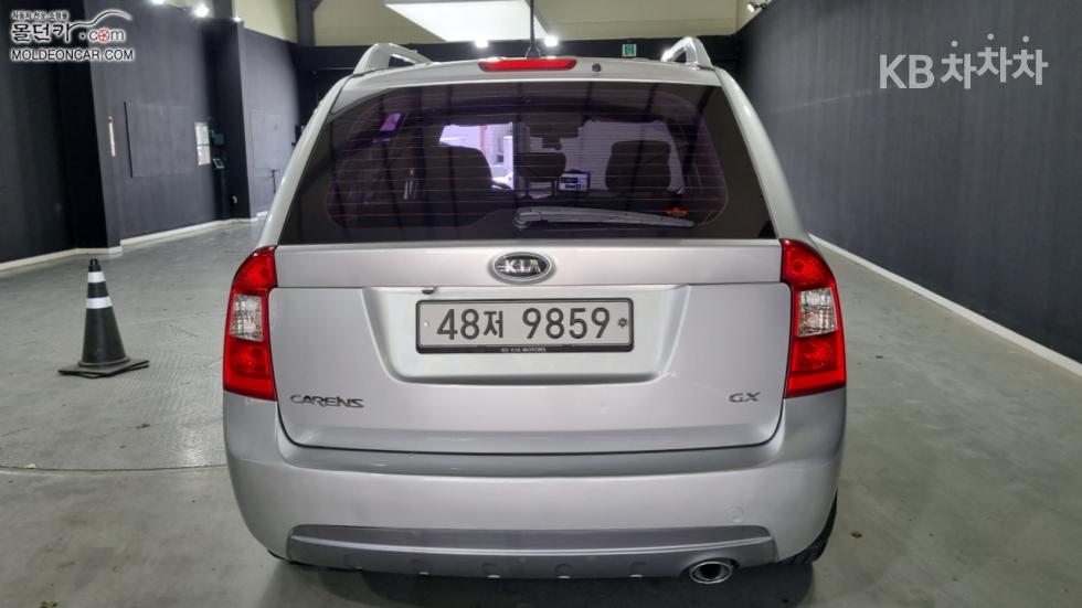 Kia Carens — miniaturë 4