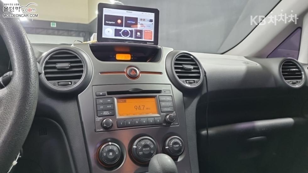 Kia Carens — miniaturë 12
