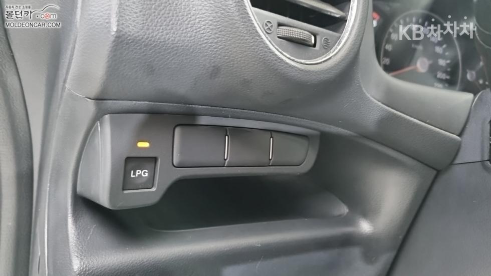 Kia Carens — miniaturë 16