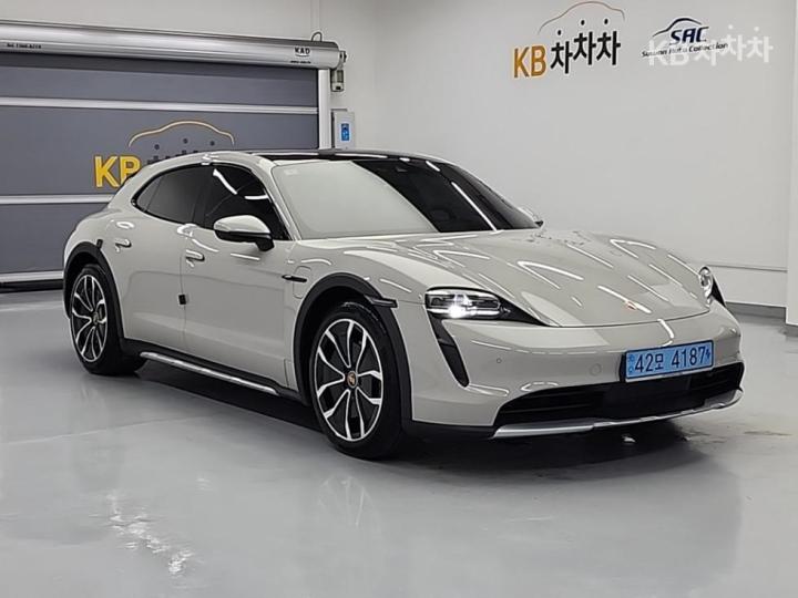 Porsche Taycan — miniaturë 4