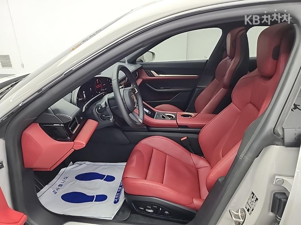 Porsche Taycan — miniaturë 11