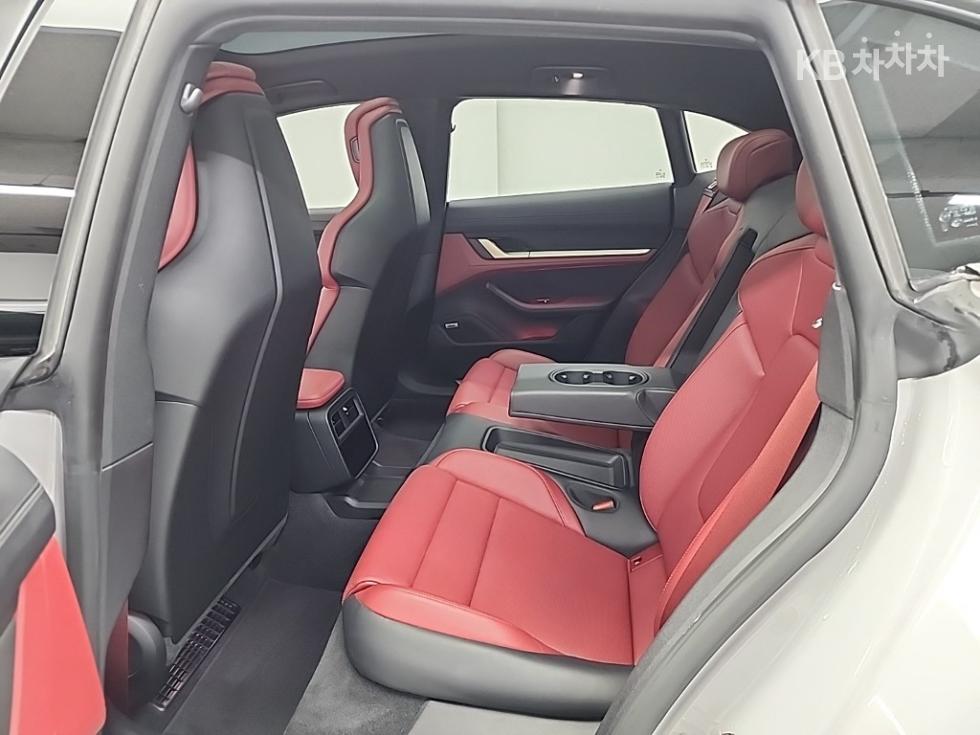 Porsche Taycan — miniaturë 12