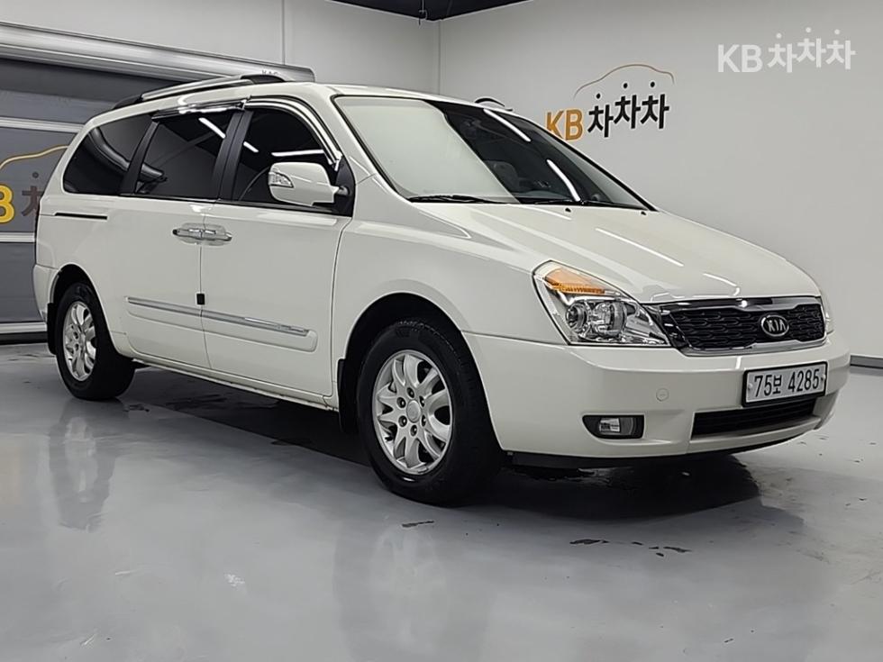 Kia Carnival — miniaturë 4