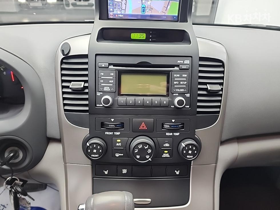 Kia Carnival — miniaturë 10