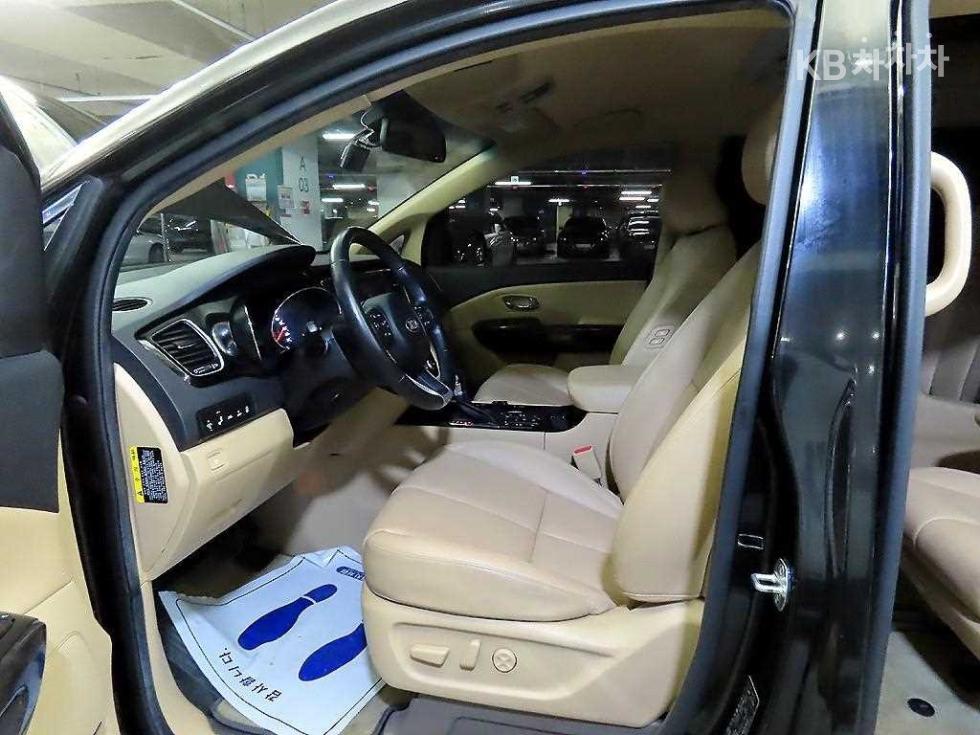 Kia Carnival — miniaturë 6