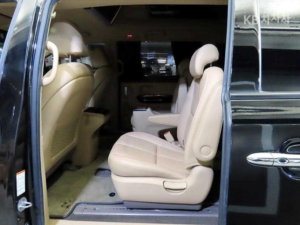 Kia Carnival — miniaturë 7