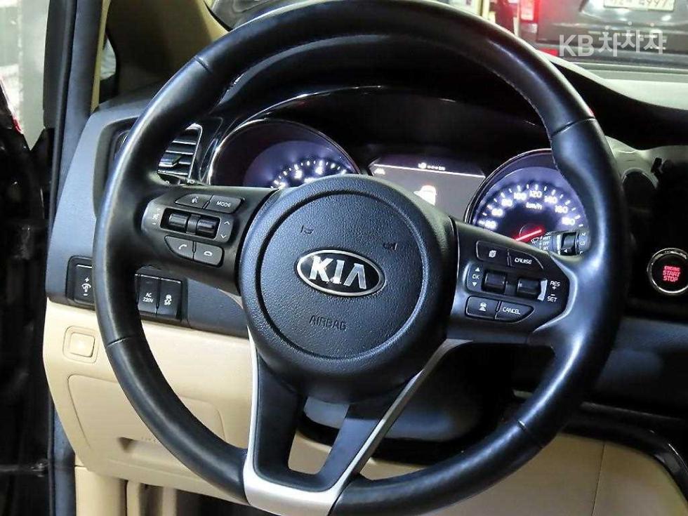 Kia Carnival — miniaturë 8